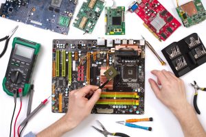 תיקון ציוד אלקטרוני – המדריך לאיתור ותיקון תקלות נפוצות